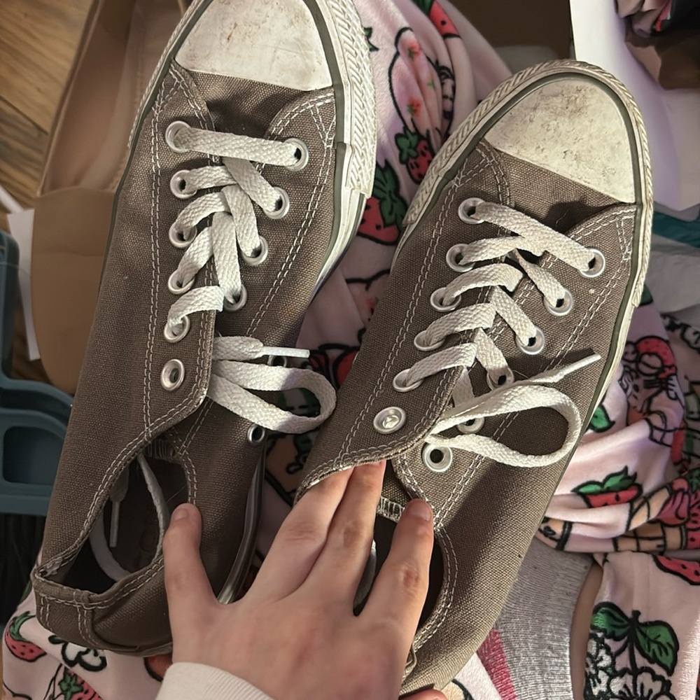 Converse size 7